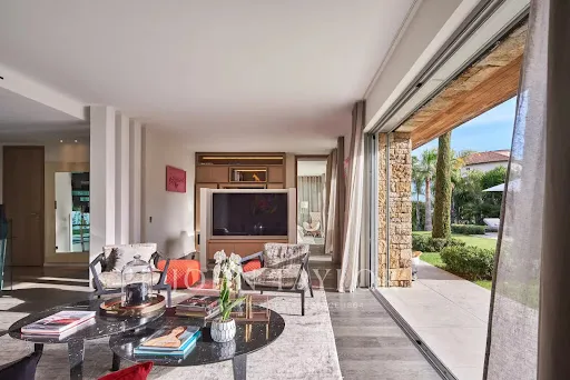 Séjour - Villa Contemporaine avec Vue Panoramique à Antibes