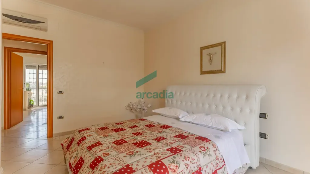 Chambres - 4-Bedroom Apartment with Balcony in Bari