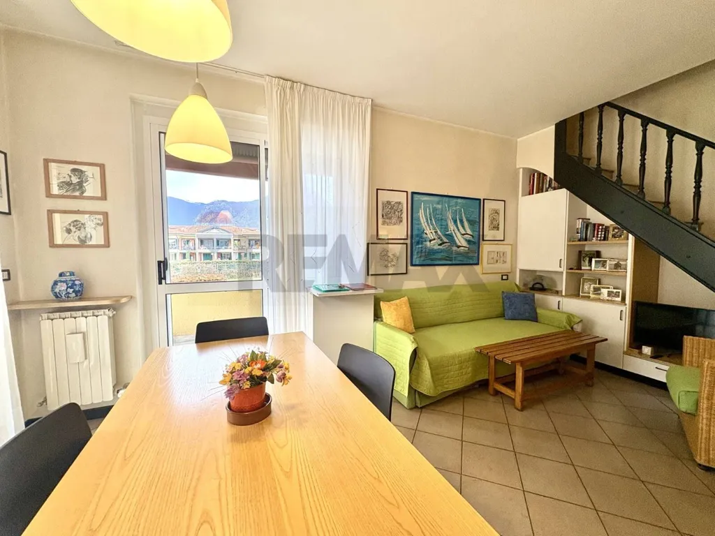Séjour - Bright Bilocale with Lake View in Baveno