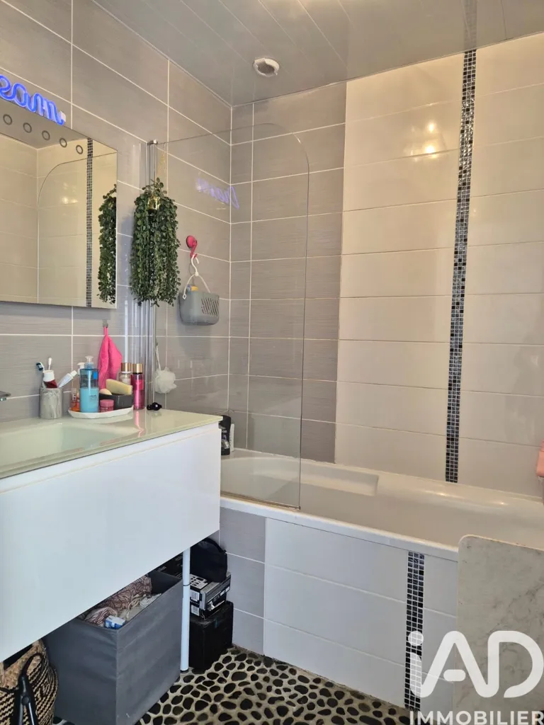 Salles de bain - Maison avec Terrasse et Jardin au Golf à Saint-Germain-Les-Corbeil