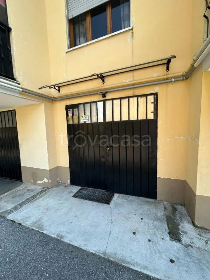 Exterior - Rustic Apartment with Veranda in Madonna dell'Olmo