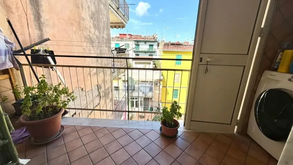Balcon - Apartment with Balconies in Central Naples