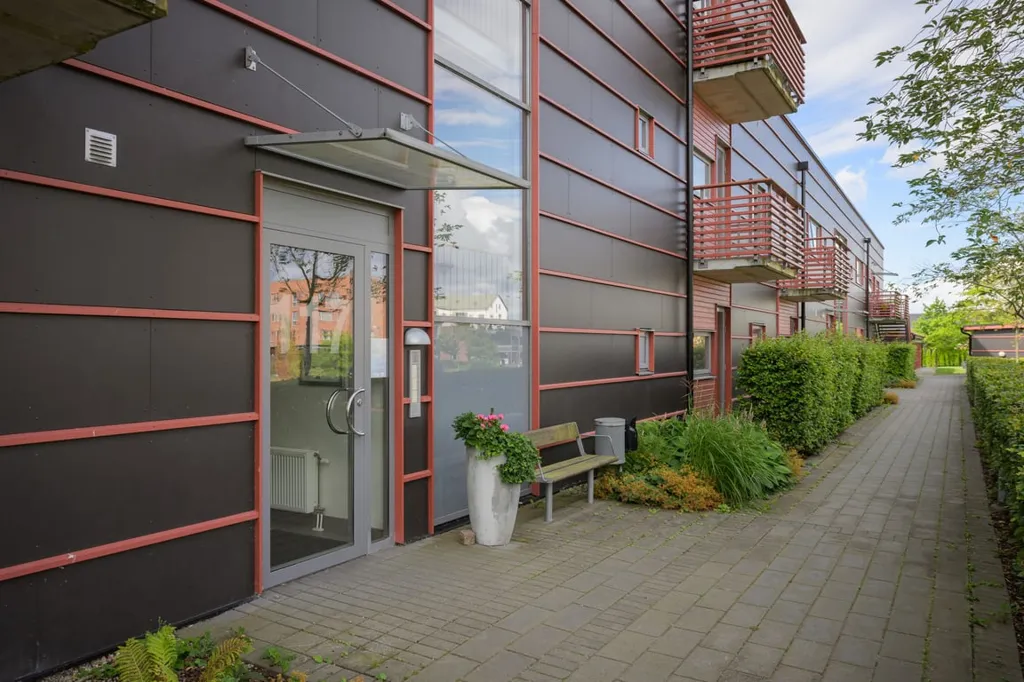 Exterior - Luxury Flat with Ballingslöv Kitchen in Green Setting