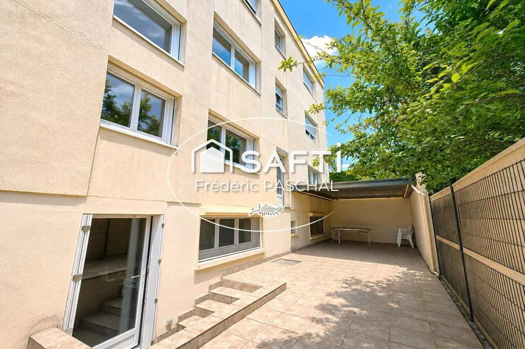 Giardino - Investment Building with Terrace in Suresnes