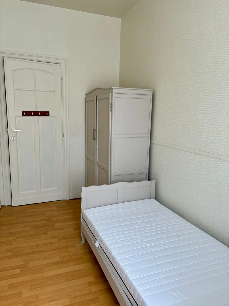 Magamistoad - 8-Bedroom House with Terrace in Anderlecht