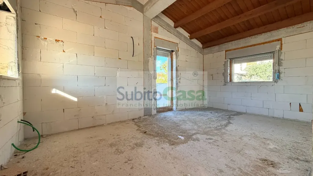 Pièces - New Apartment with Balcony in Turrivalignani