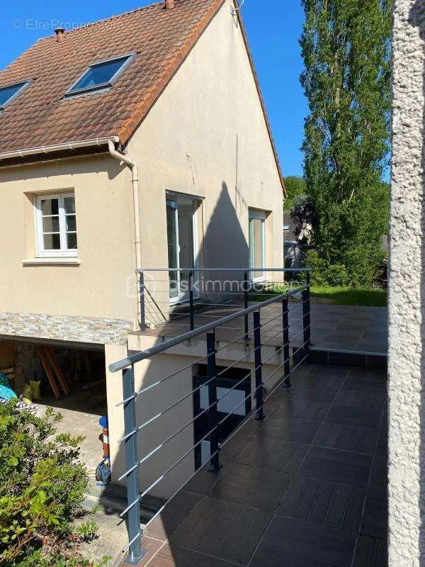 Jardin - Maison avec Pavillon Secondaire à Rosoy