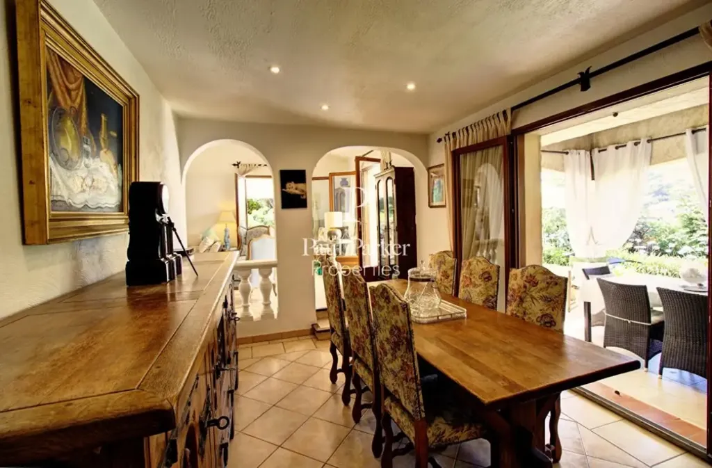Dining Room - Single-Storey Villa with Pool in Mougins Centre
