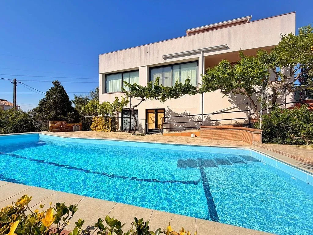 Bassein - Chalet with Pool and Terrace in Canyelles