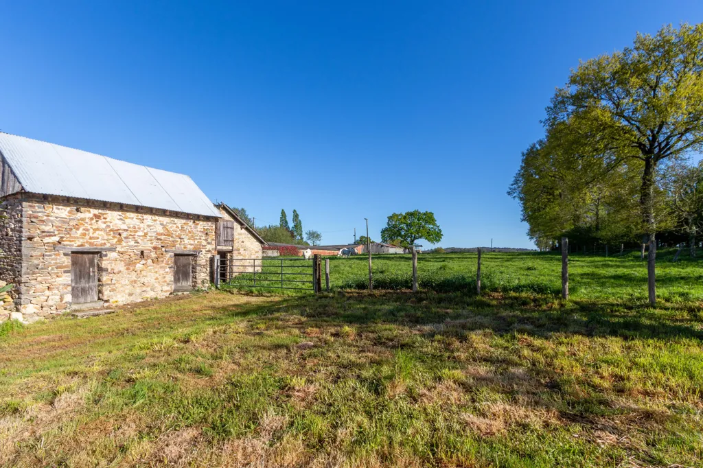 Extérieur - Maison de Caractère avec Hangar à Saint-M'Hervé