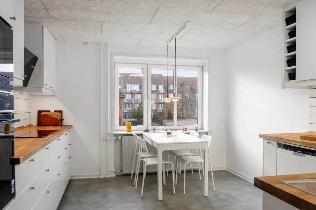 Cuisine - Apartment with Garden Access in Fredericia