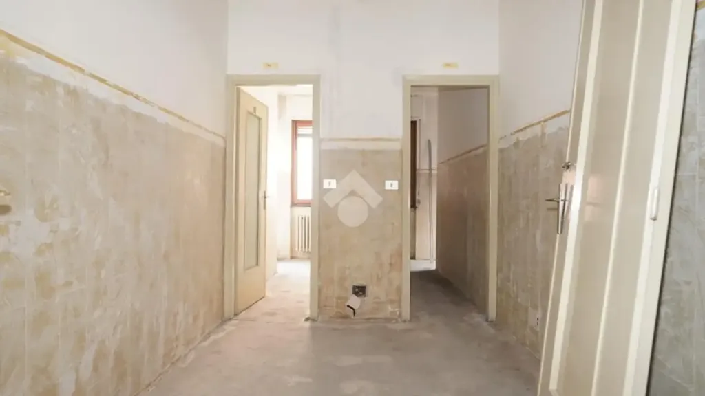 Entrée - Commercial Space with Central Location in Susa
