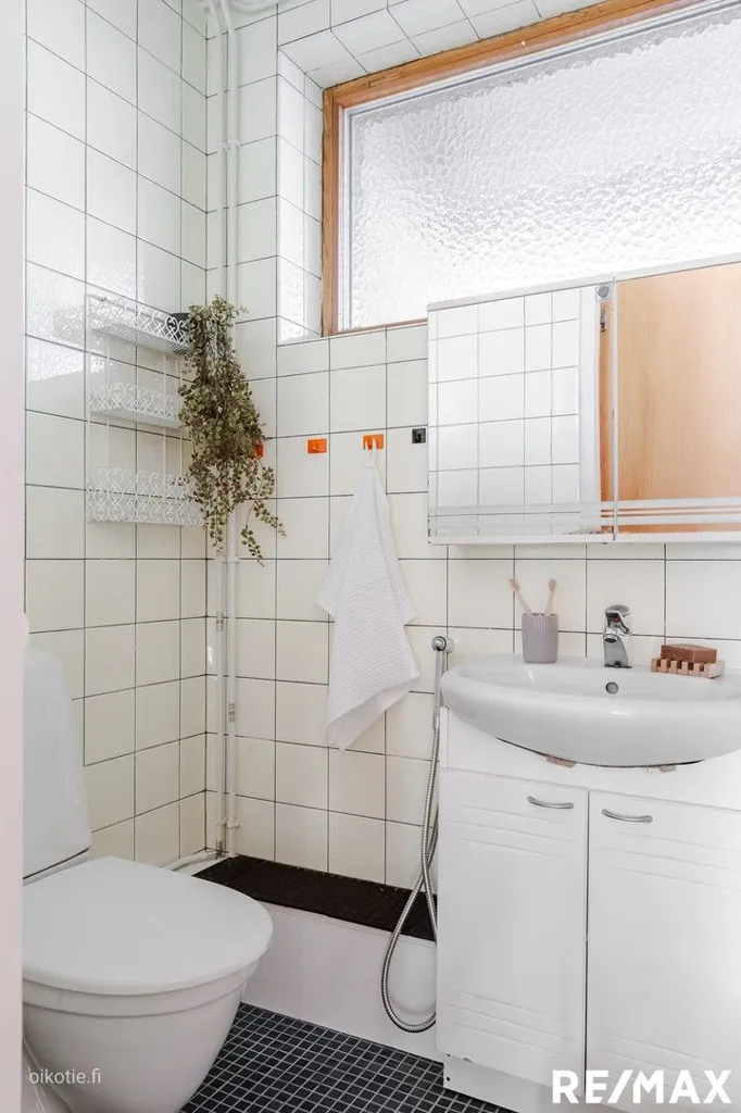 Salles de bain - Beachfront House with Private Shore in Hirvensalo
