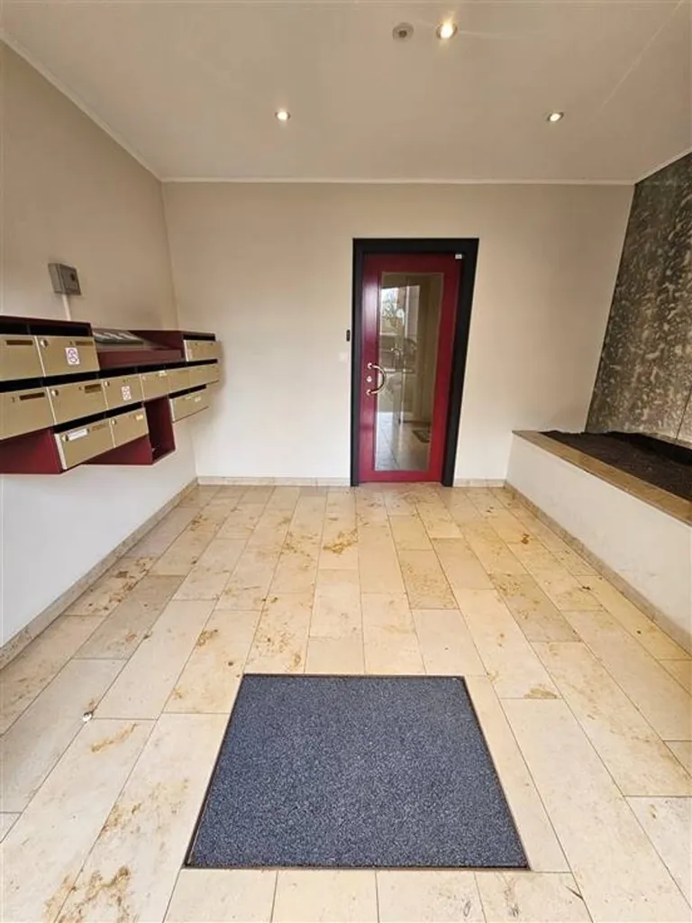 hallway_entrance