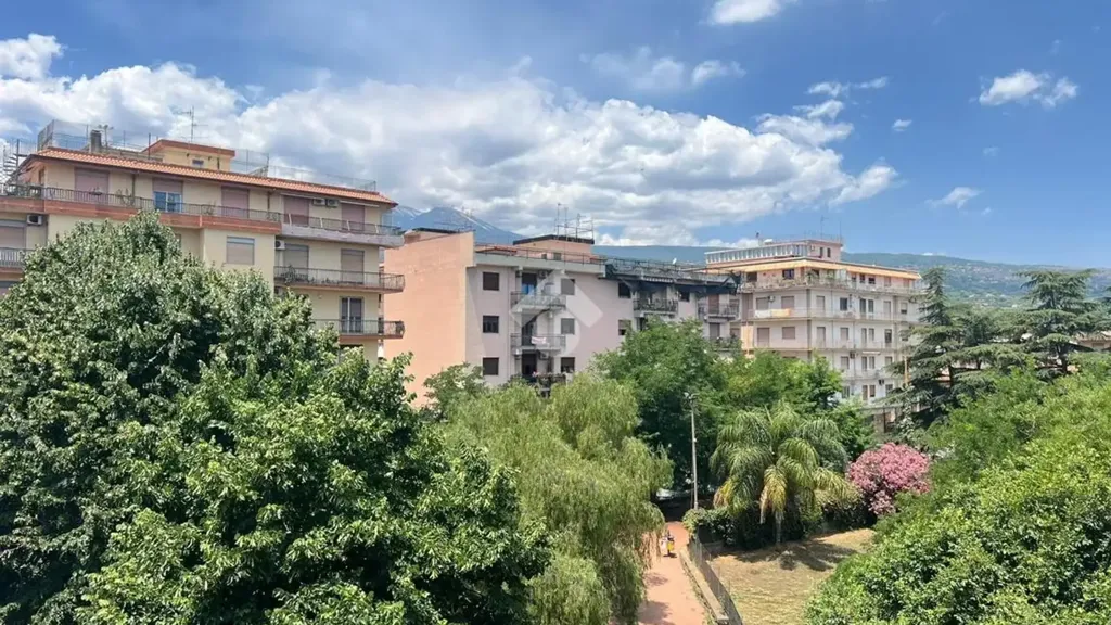 Rõdu - Modernised Apartment with Balcony in Giarre