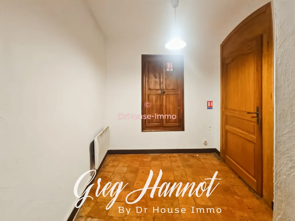 Esik - Secure Apartment with Office Potential in Saint-Pierre