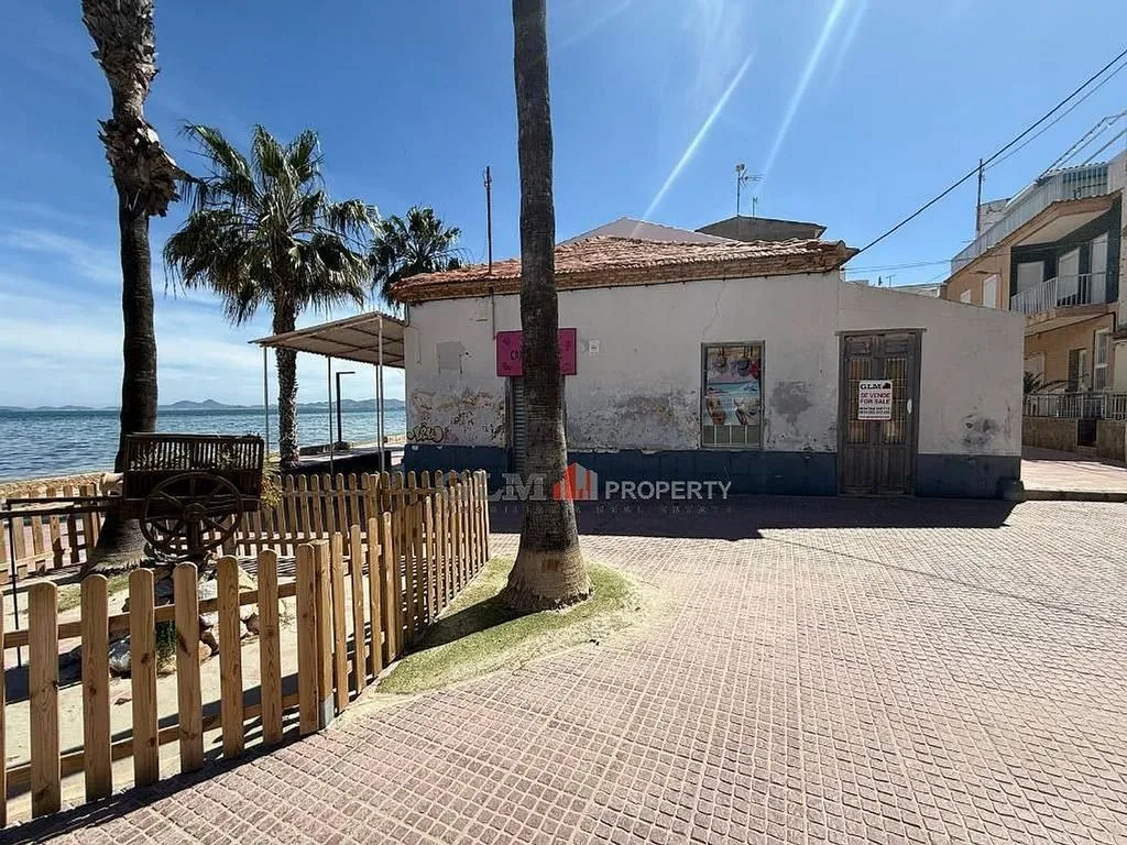 Casa con terraza en primera línea de playa en Los Alcázares