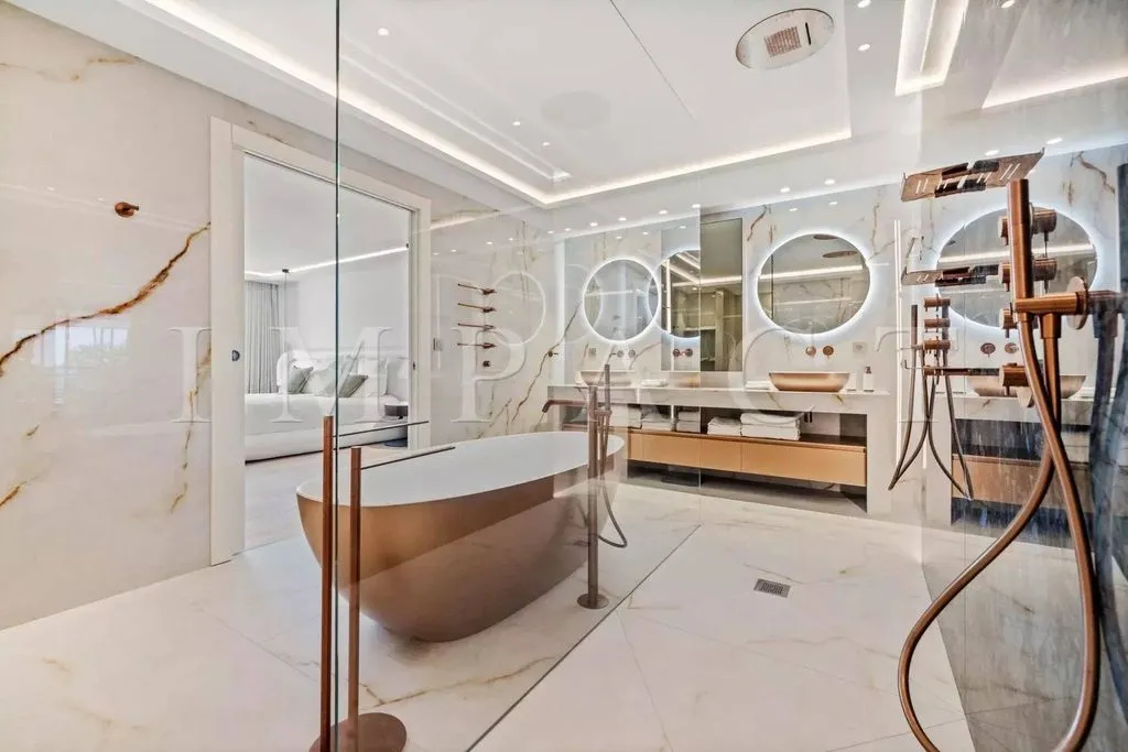 Salles de bain - Appartement de luxe avec terrasse à Cannes