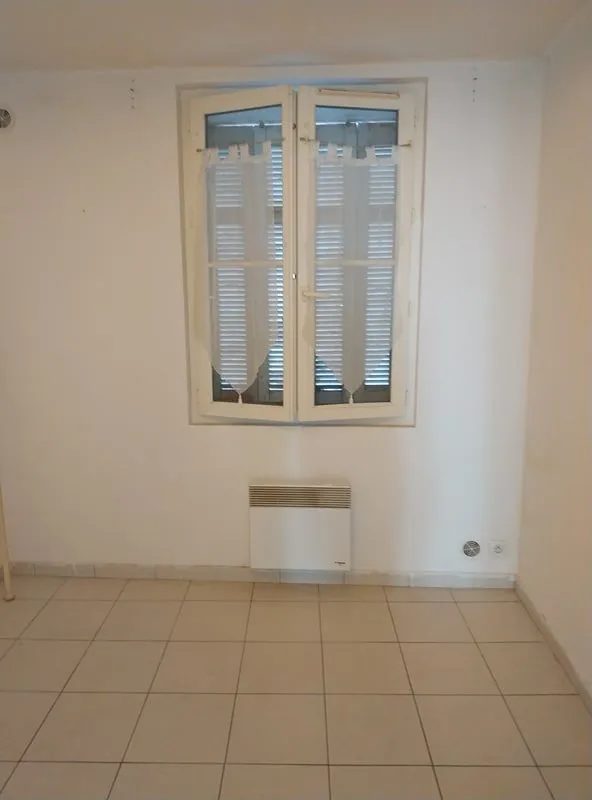 Rooms - T3 Apartment with Balcony in Le Muy Centre