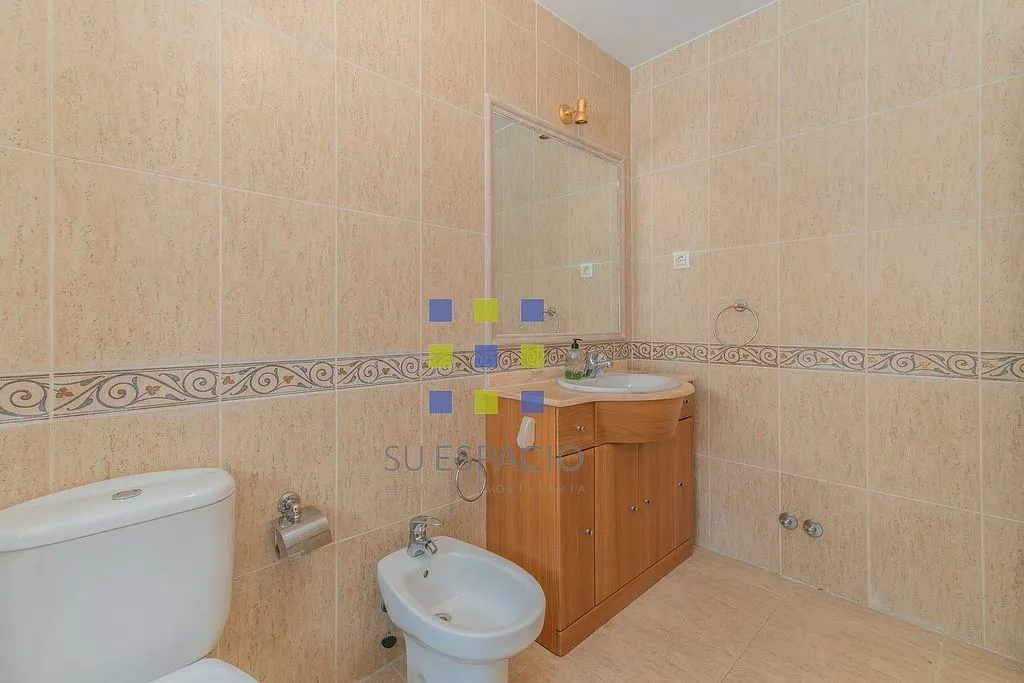 Bathrooms - Chalet with Pool in Méntrida