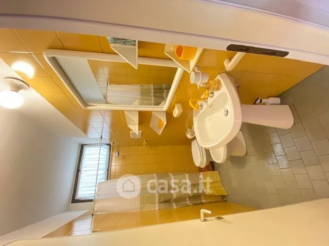 Bagni - Appartamento con balcone e giardino privato a Riccione