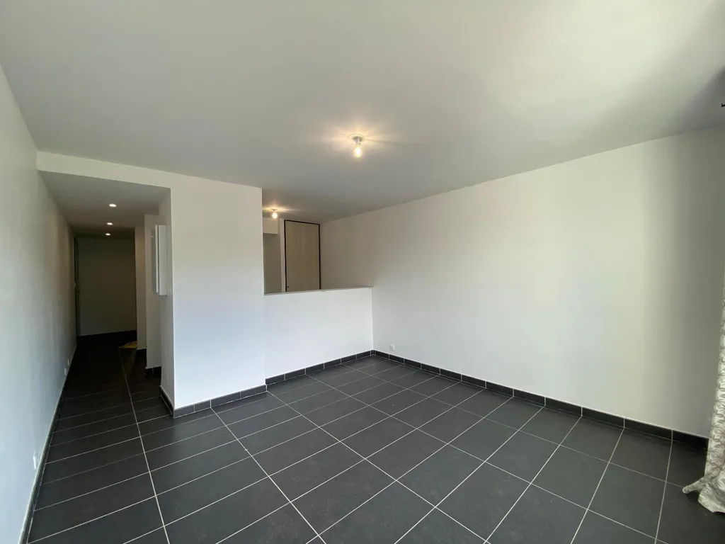 Toad - 2-Bedroom Flat with Private Parking in Saint-Joseph