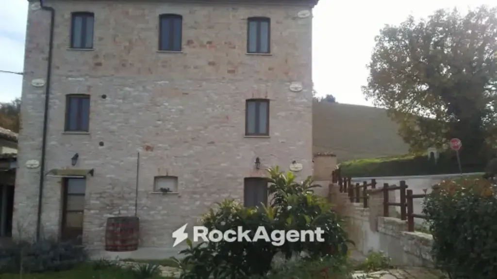 Välivaade - Rustic Farmhouse with B&B in Arcevia
