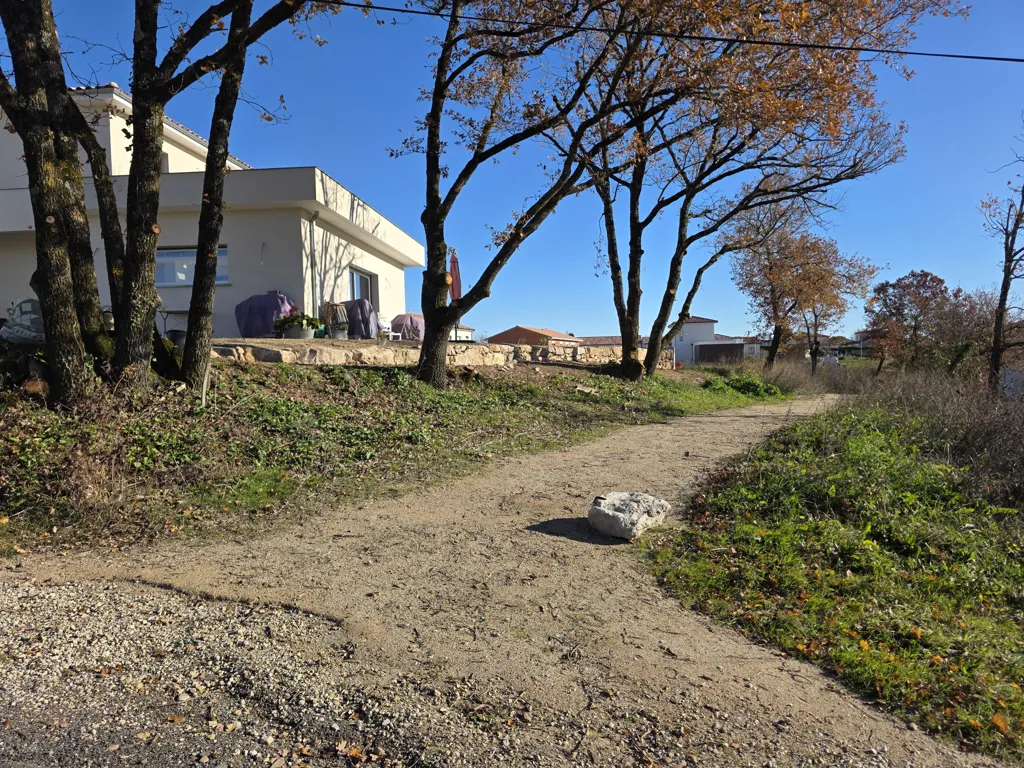 Extérieur - Terrain Viabilisé avec Jardin à Puygouzon