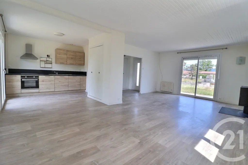 Köök - Spacious Ground Floor House with Garden in Ambronay