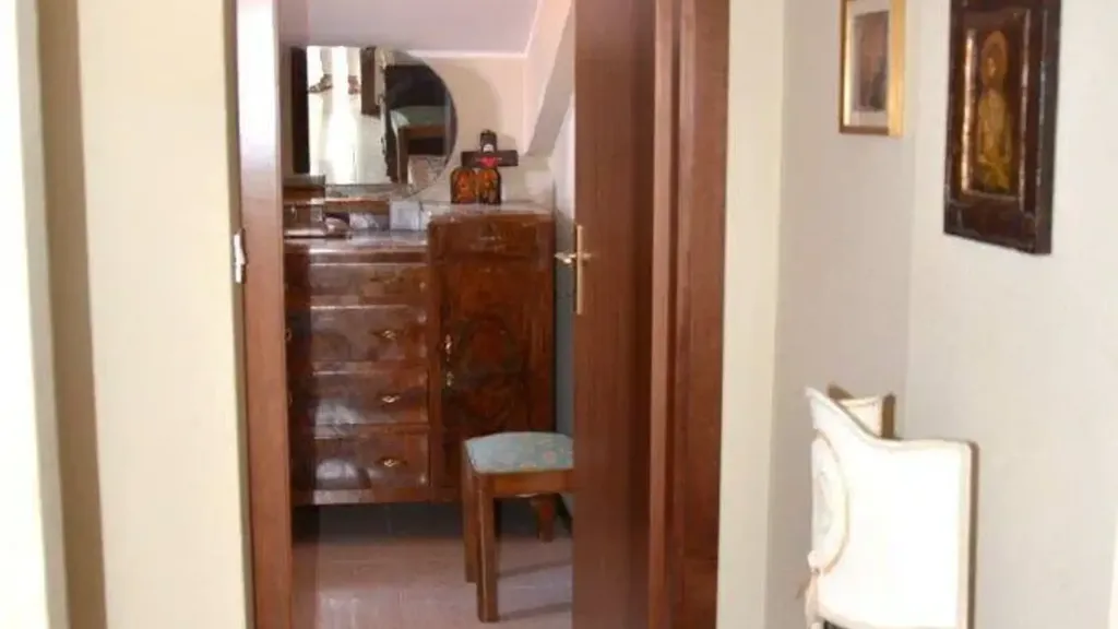 Entrée - Two-Level Apartment with Panoramic Terrace in Ovindoli