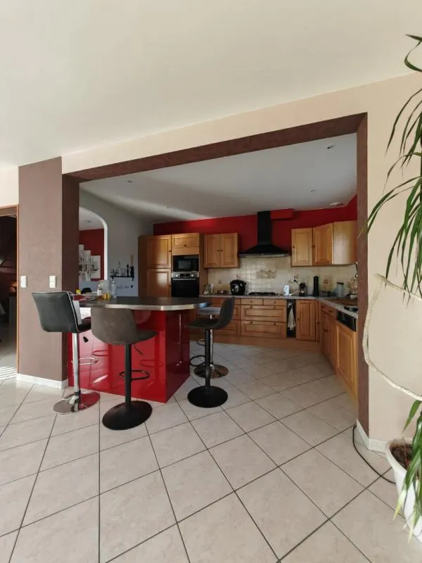 Cucina - Contemporary House with Pool near Orgelet