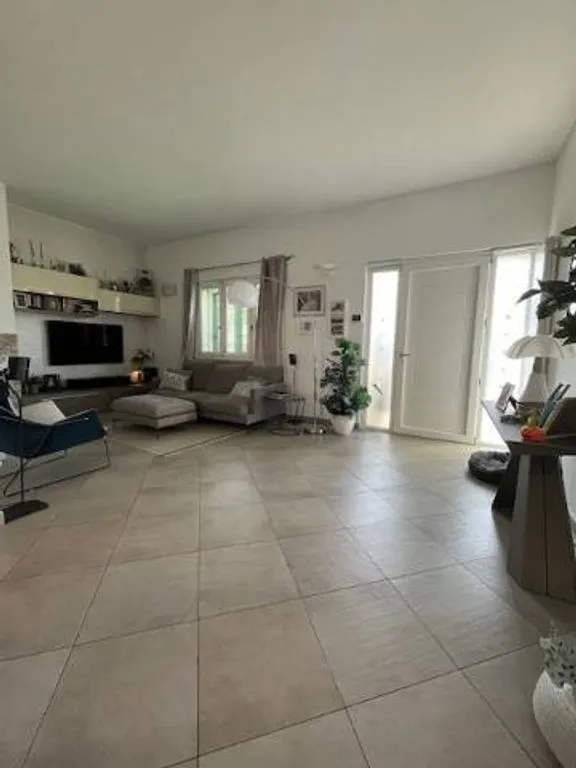 Elutuba - Luxury Villa with Private Garden in Camaiore