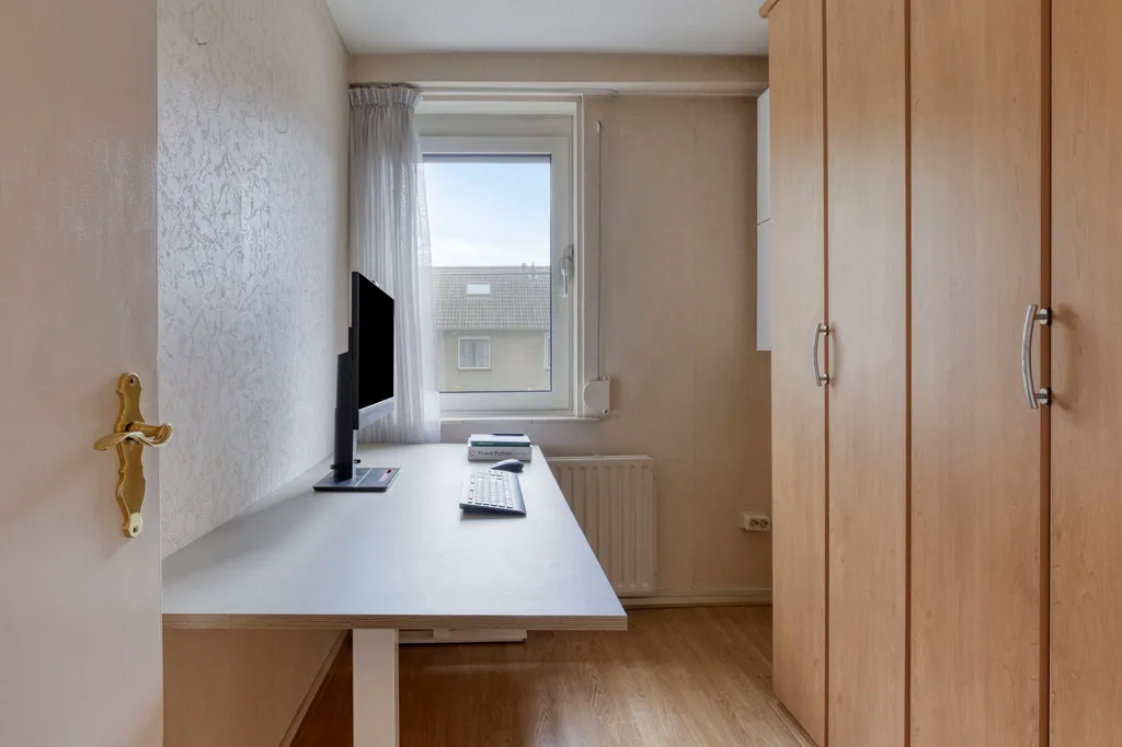 Bureau - Modernised Corner House with Garden in Tempel