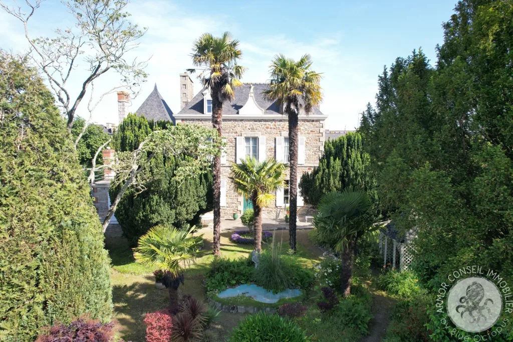 Õhuvaade - 19th-Century Bourgeois House in Matignon Centre