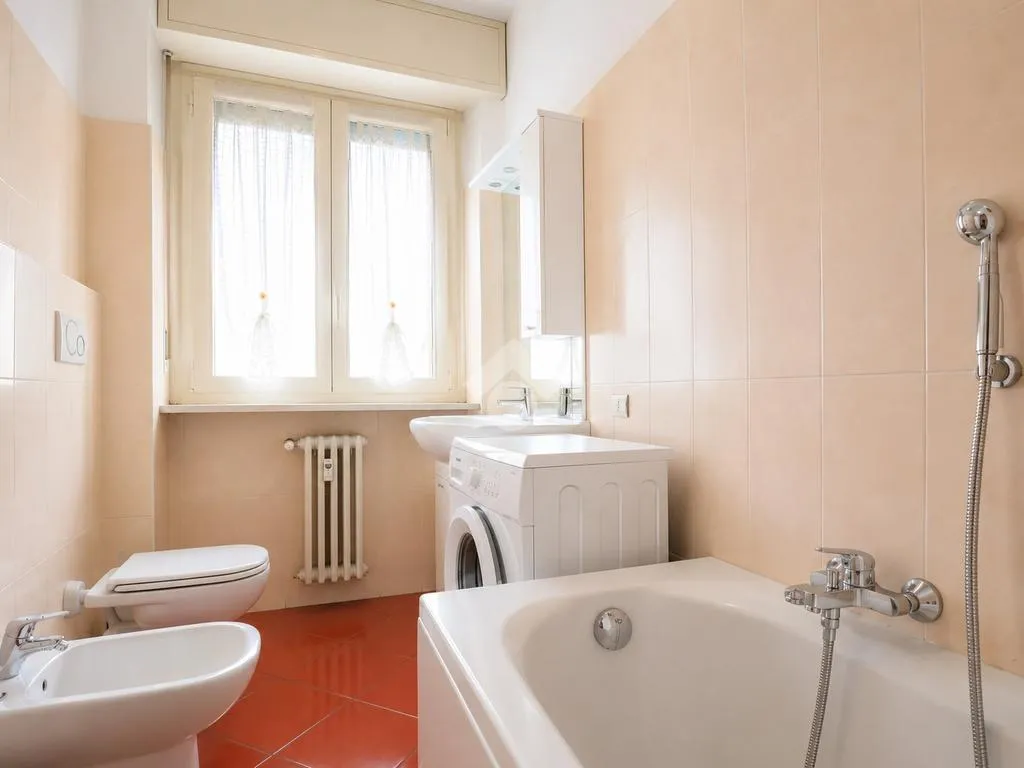 Bathrooms - Central 4-Bed Apartment with Balcony in Cossato