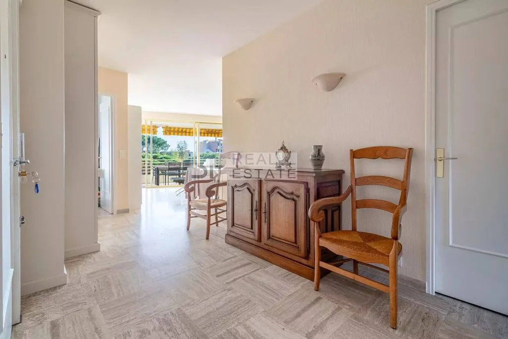Esik - Luxury Apartment with Sea View in Cannes