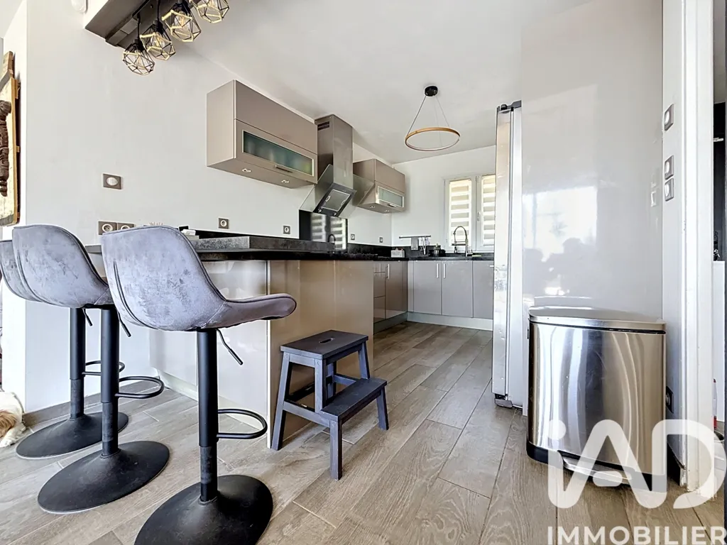 Cuisine - Maison d'Architecte avec Piscine à Linas