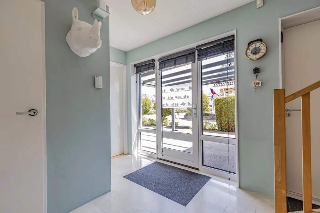 Entrée - Villa with Private Dock in Lemmer