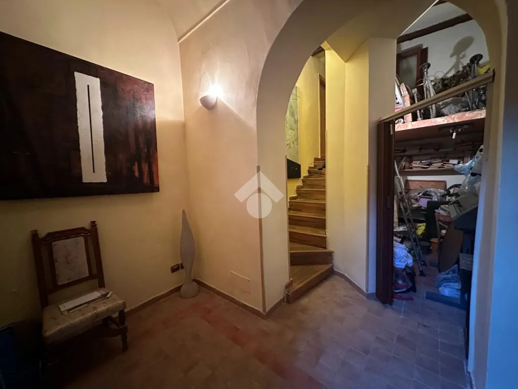 Entrée - Central Monolocale with Rental Income in Naples