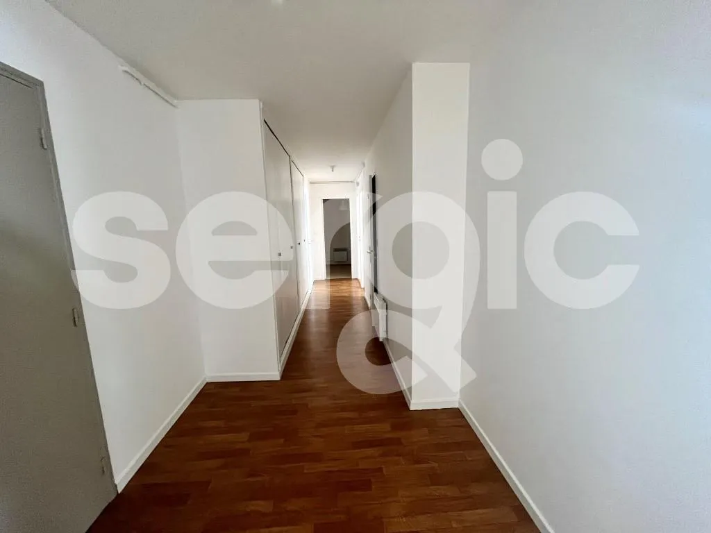 Entrée - Appartement Type 3 avec Place de Parking près de la Rue des Jacobins