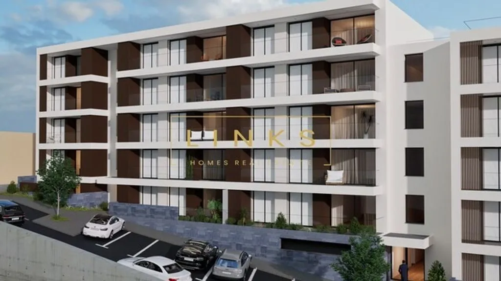 Luxury Apartment with Rooftop Pool in Estreito