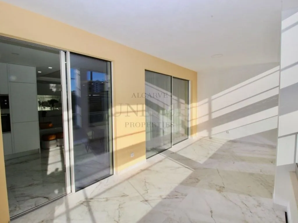 Terrass - Luxury Flat with Rooftop Pool in Lagos