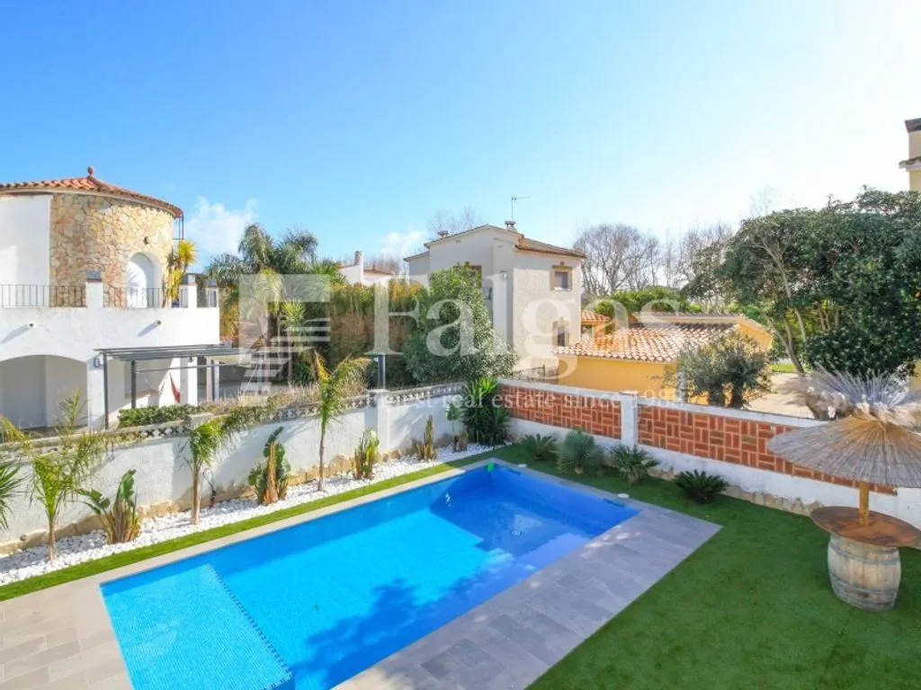 Piscine - Luxury House with Pool in Empuriabrava