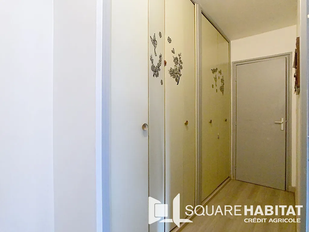 Esik - 3-Bed Flat with Garden Access in Flers