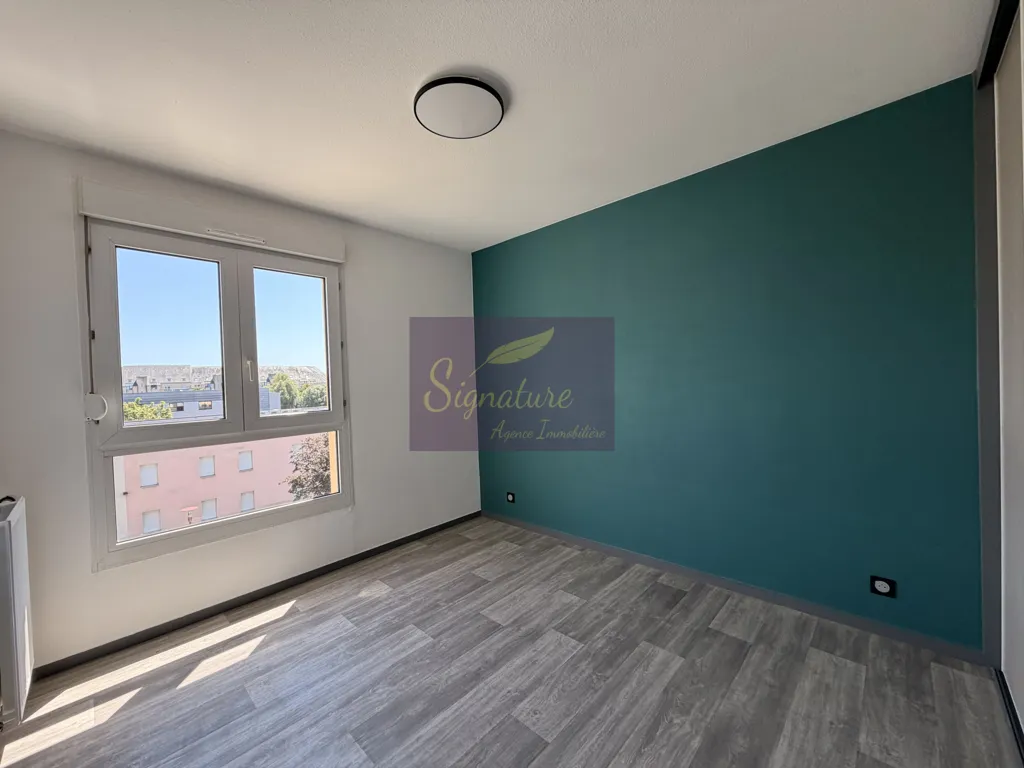 Rooms - Refurbished 4-Bed Flat with Parking, Gare Sud