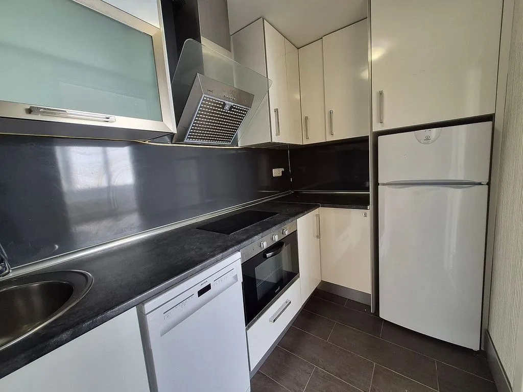 Cuisine - Bright 1-Bed Flat with Balcony in Salamanca