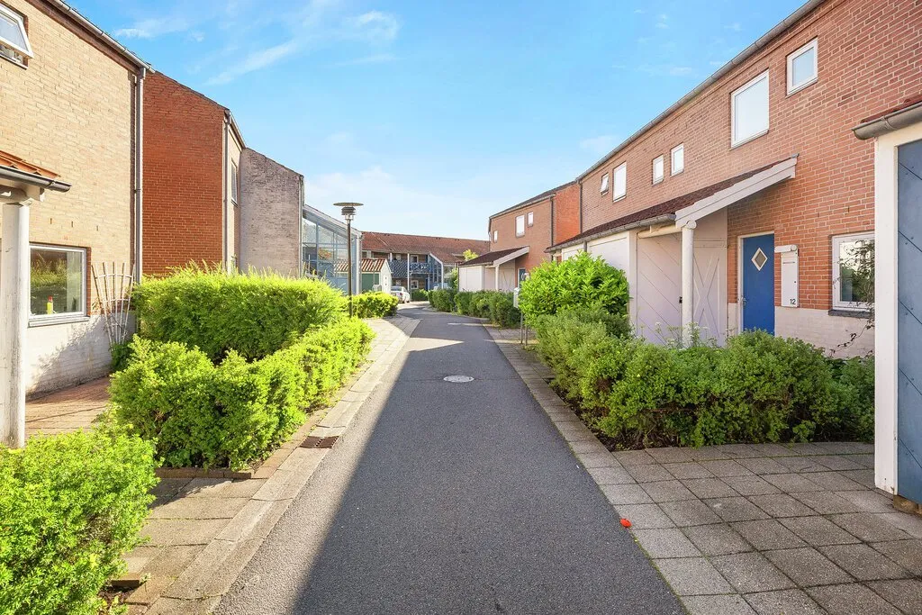 Välivaade - Two-Bedroom Flat with Private Garden in Lund