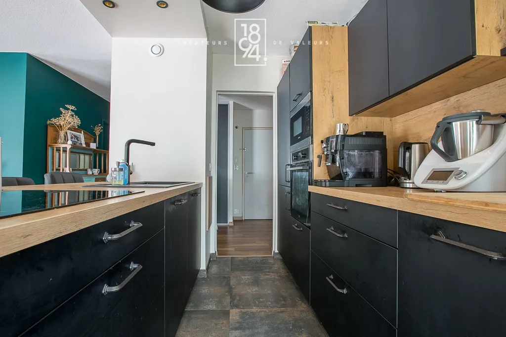 Köök - Refurbished 3-Bed Flat with Balcony in Château Saint-Cyr