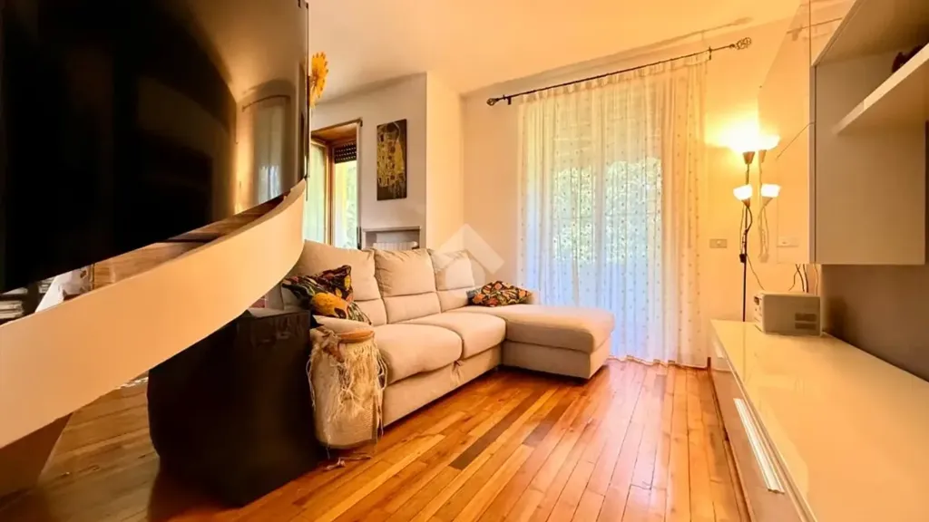 Séjour - 4-Bedroom Apartment with Balcony in Vigasio