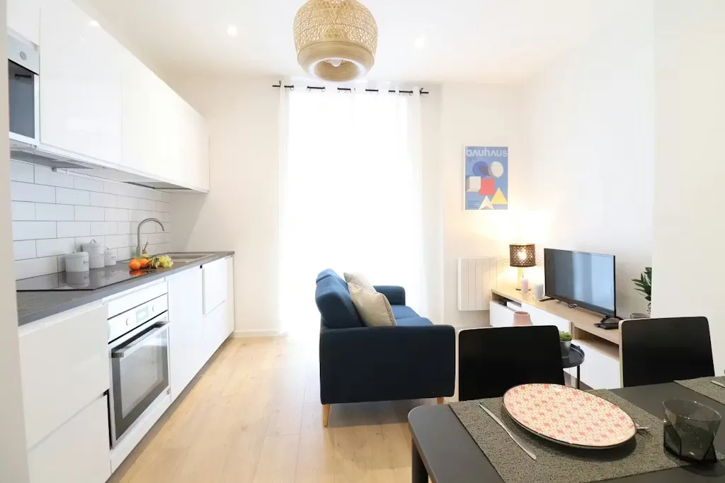 Elutuba - Furnished Apartment on Boulevard Risso, Nice